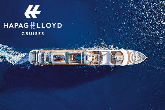 Kreuzfahrtschiff von Hapag Lloyd auf der Vogelperspektive